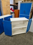 70euro gab. Neliels skapītis-kumode ar zilām  durtiņām. Platums 80cm, dziļums 40cm, augstums 83cm. Mazlietots no Ziedrijas ar kvalitatīvu furnitūru.