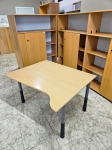 Kinnarps regulējams galds - 120euro/gab. Galda virsma: 97cm x 119cm Metāla rāmis ar regulējamām kājām: 62cm-83cm Pieejami vairāki mēbeļu veikalā.