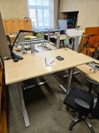 ROL Ergo elekrtiski regulējams ergonomiskais galds.  Dalda virsma 140x80cm. Pacelšanās diapozons no 65cm līdz 130cm. MAX slodze 60kg