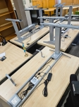 ROL Ergo elekrtiski regulējams ergonomiskais galds.  Dalda virsma 140x80cm. Pacelšanās diapozons no 65cm līdz 130cm. MAX slodze 60kg