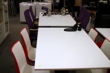 Balts galds 140x80 uz rāmja ar regulējamām kājiņām